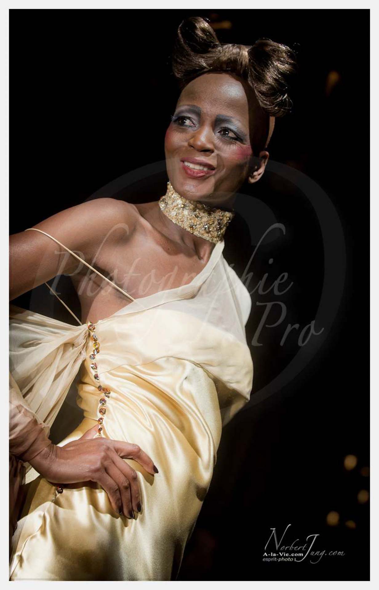 Rebecca AYOKO – Défilé Haute Couture Jean DOUCET — ©by No — © by PhotoGraphie.Pro