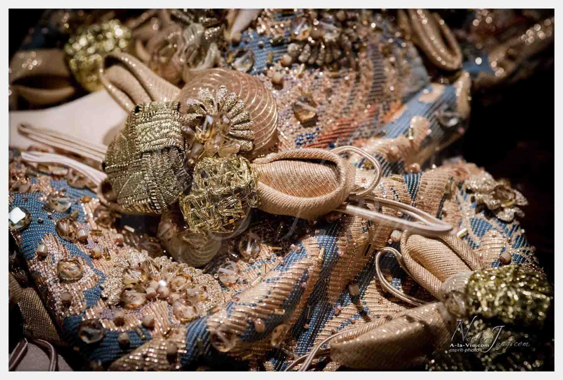 Backstage / Au coulisses : Bijoux - Broderie d'Art - details - c — © by PhotoGraphie.Pro