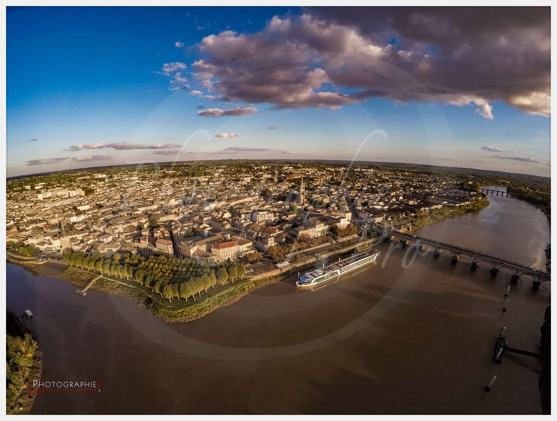 Libourne vue du ciel-4 © by A-la-Vie.com
