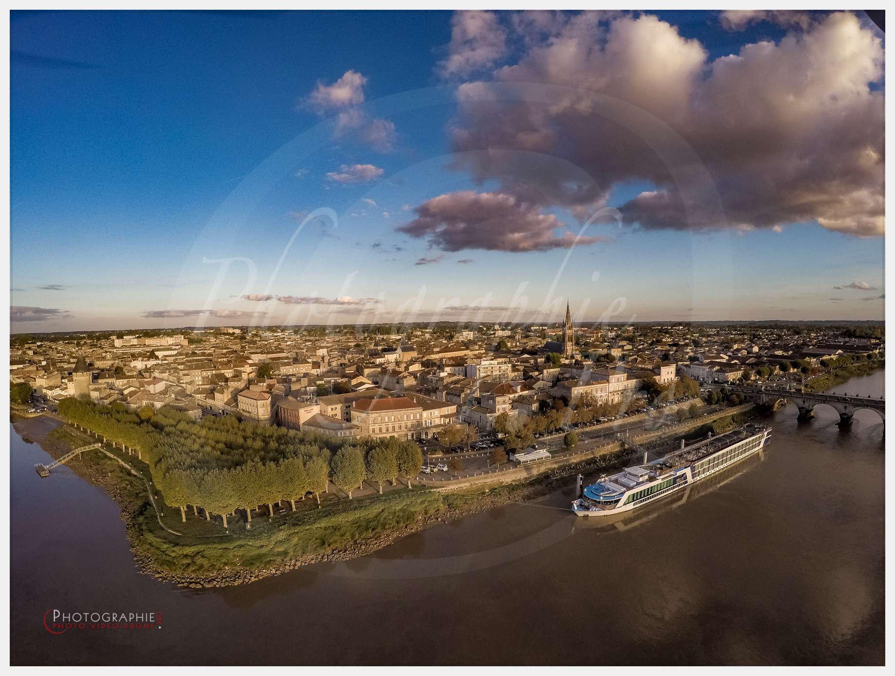 Libourne vue du ciel-3 © by A-la-Vie.com