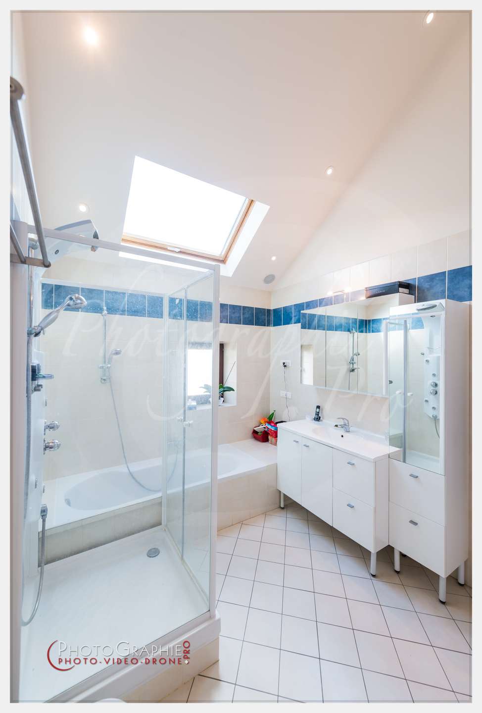 © by A-la-Vie.com