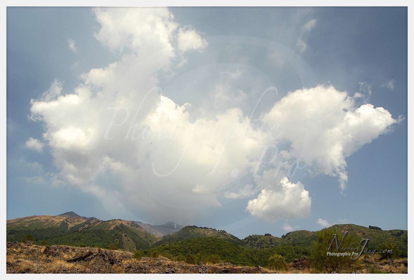 Etna - Eruption du volcan sur l'Etna en Sicile le 15/09/2005 © by A-la-Vie.com